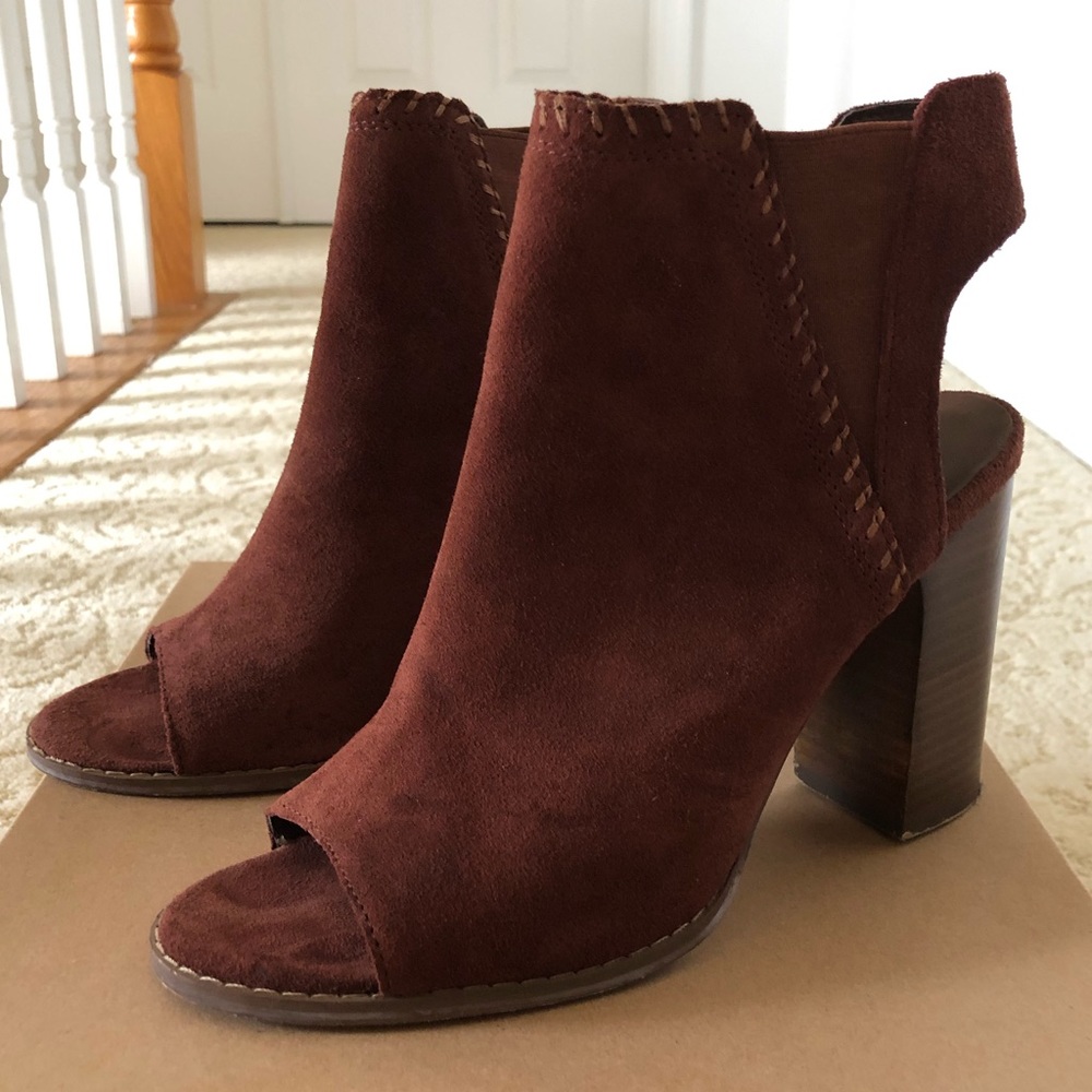 Suede Chelsea Heel Blood Brown